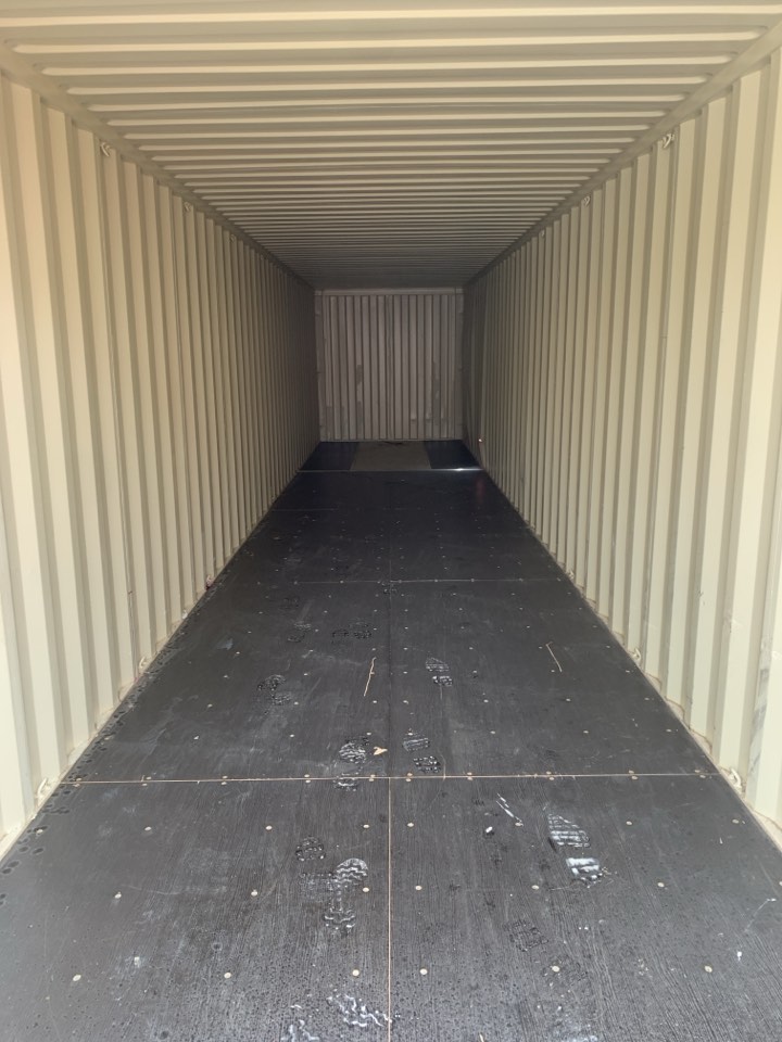 4021548 | 40' shipping container (damaged)