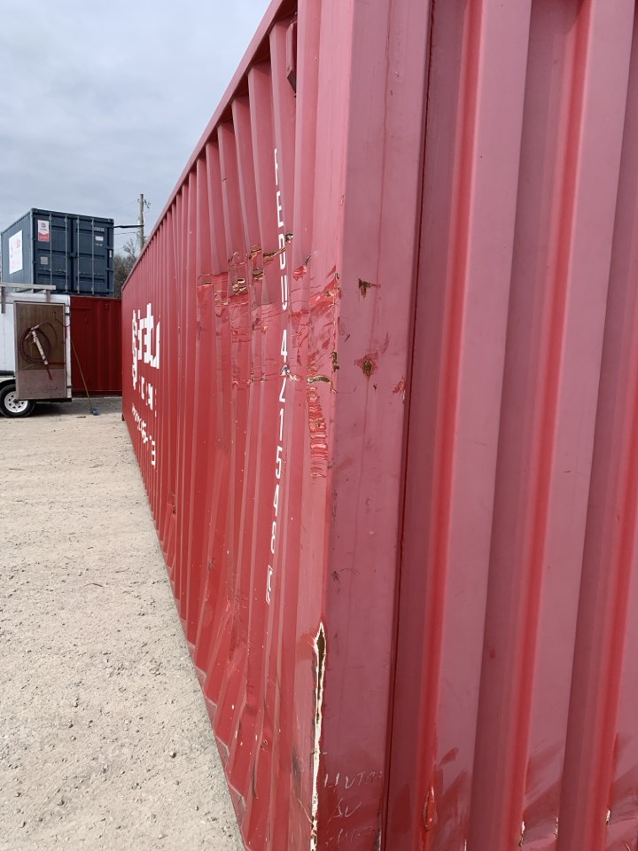4021548 | 40' shipping container (damaged)