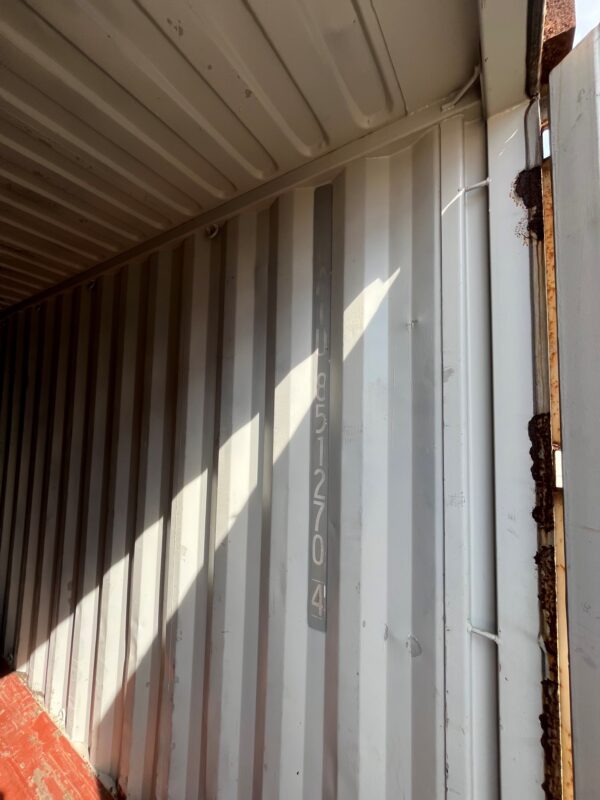 caiu851270 4 | 40' high cube shipping container (cargo worthy)