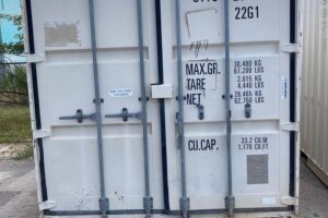 ciiu 208020 9 w/ lock box | 20' shipping container (cargo worthy)