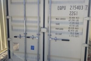 eqpu215403 7 w/ lock box | 20' shipping container (one trip)
