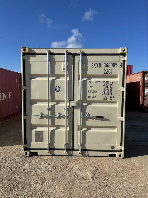 skyu368005 4 w/ lock box | 20' shipping container (one trip)