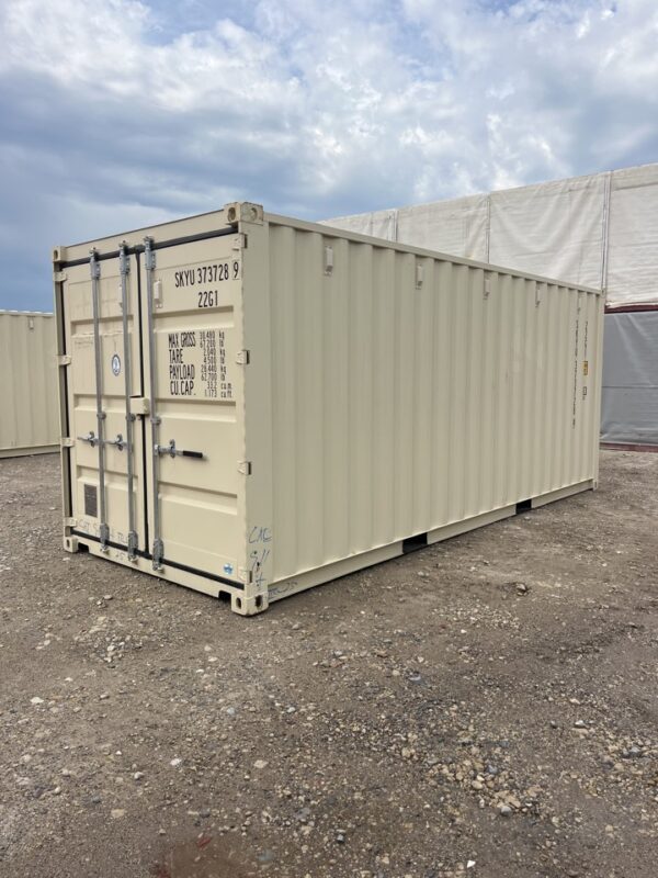 skyu373728 9 w/ lock box | 20' shipping container (one trip)