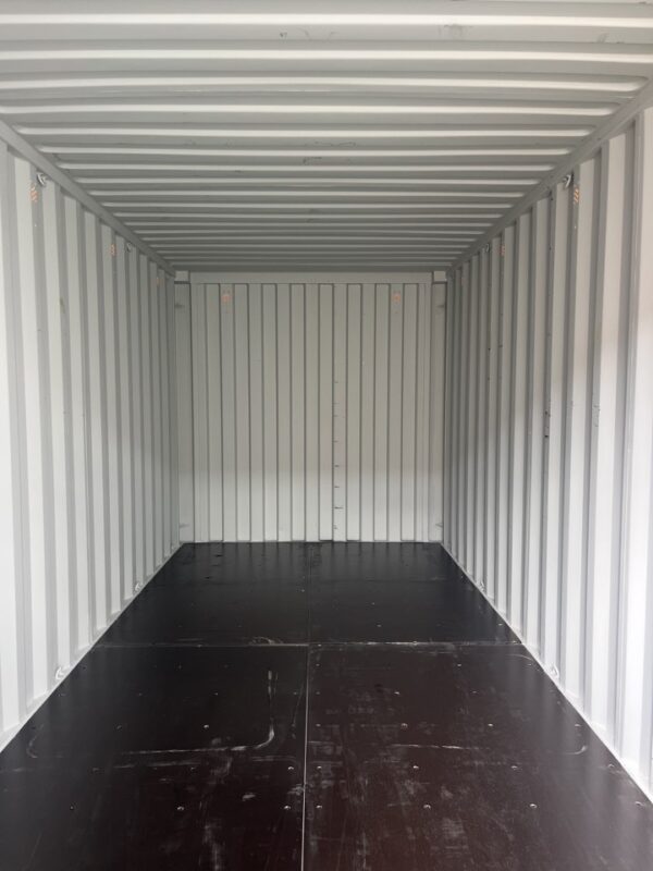 skyu373728 9 w/ lock box | 20' shipping container (one trip)
