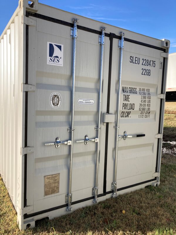 sleu228475 1 w/ lock box | 20' shipping container (one trip)