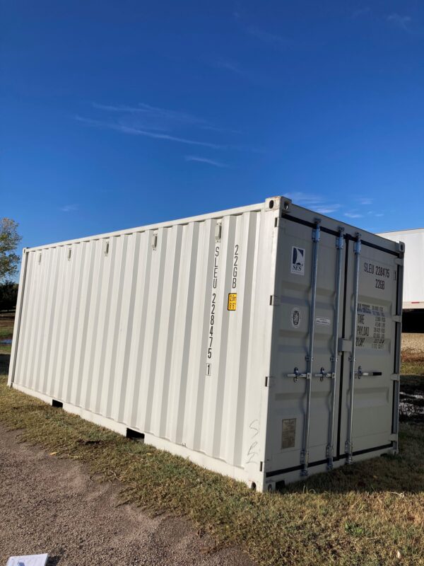 sleu228475 1 w/ lock box | 20' shipping container (one trip)