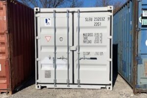 sleu232032 9 w/ lock box | 20' shipping container (one trip)