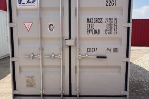 sleu253908 7 w/ lock box | 20' shipping container (one trip)
