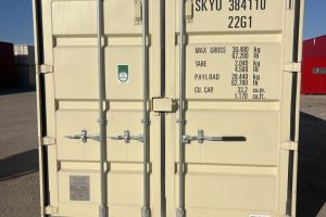 skyu384110 1 w/ lock box | 20' shipping container (one trip)