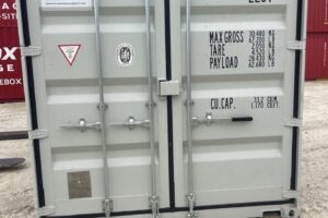 sleu258281 7 w/ lock box | 20' shipping container (one trip)